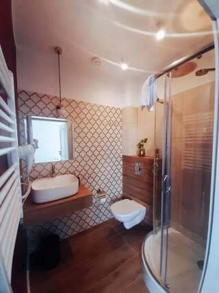 Отели типа «постель и завтрак» Wyjątkowe Smaki Прущ-Гданьский Cемейный номер с собственной ванной комнатой-7